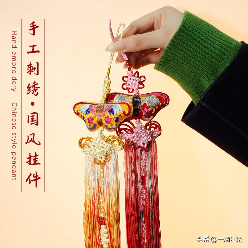 给外国朋友带中国风的礼物比较好,出国适合带的小礼物