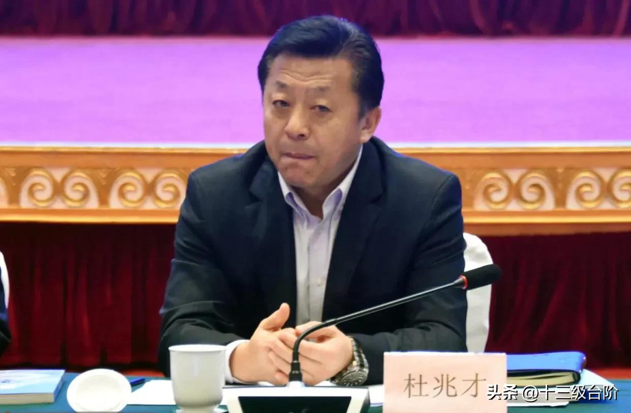 这就是我们的国足,一群表里不一的民族败类,必须穷追猛打