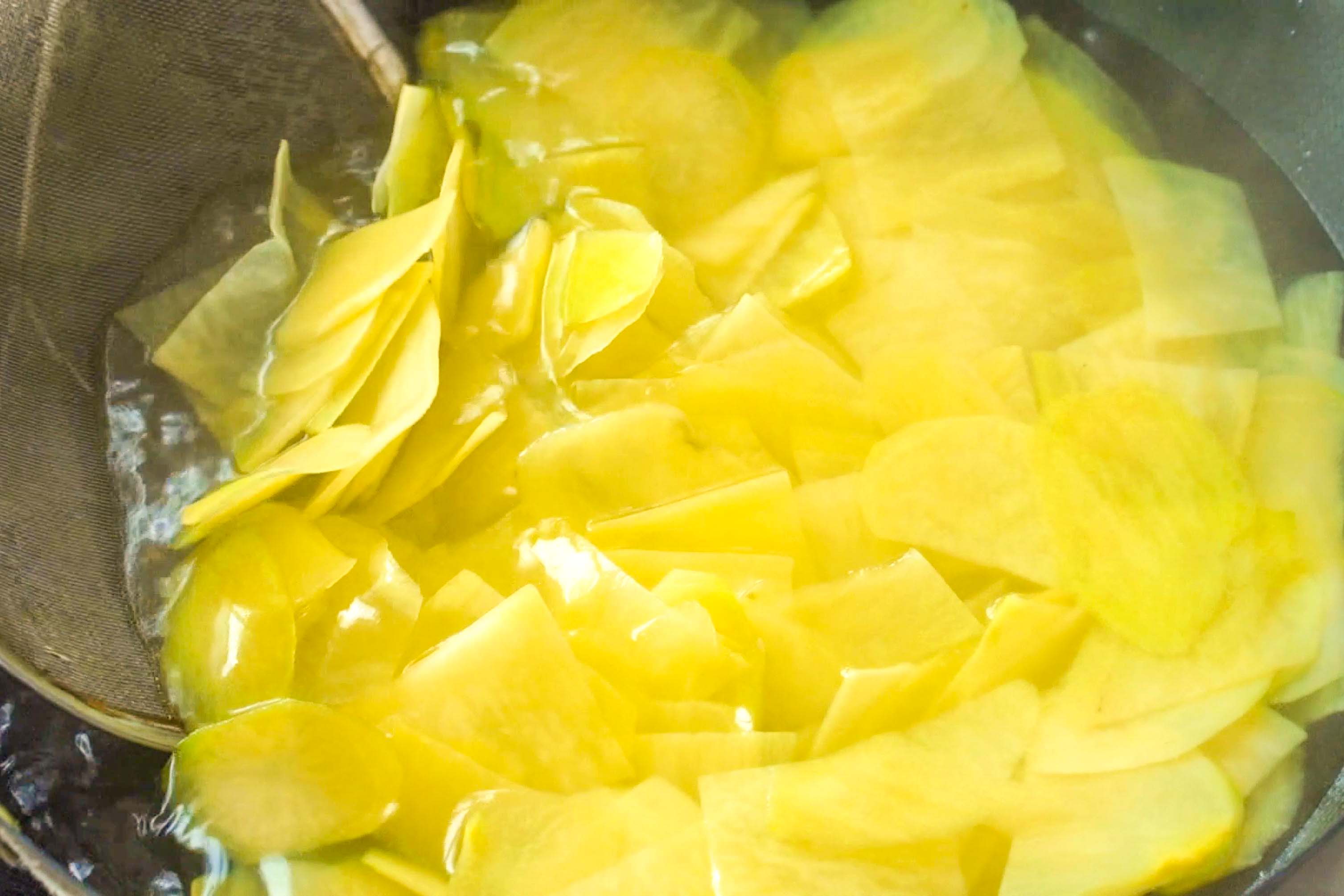 自制脆皮炸薯片,自制炸薯片香脆可口好吃上瘾