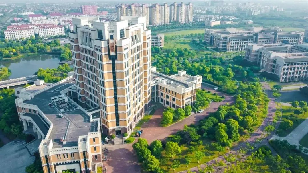 大学专业和化妆品有关的专业,这四所高校拥有全国一流专业