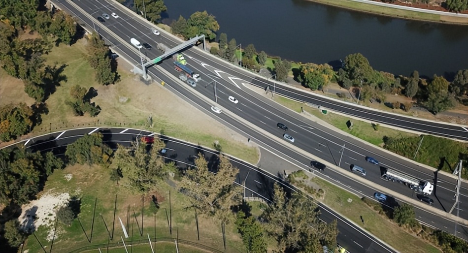 国庆期间上高速还用领卡吗,国庆期间上高速还用不用领卡