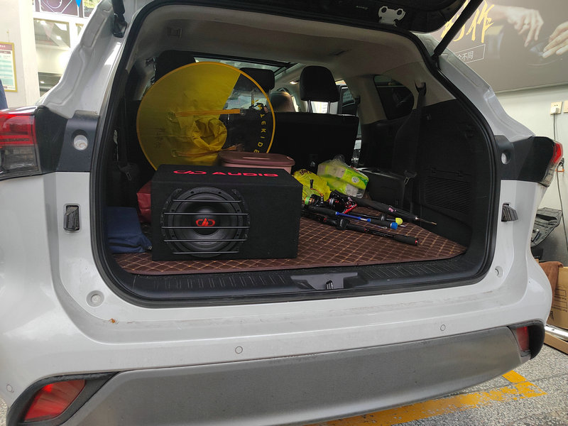 丰田威兰达改大柏林音响,丰田威兰达音响改装案例