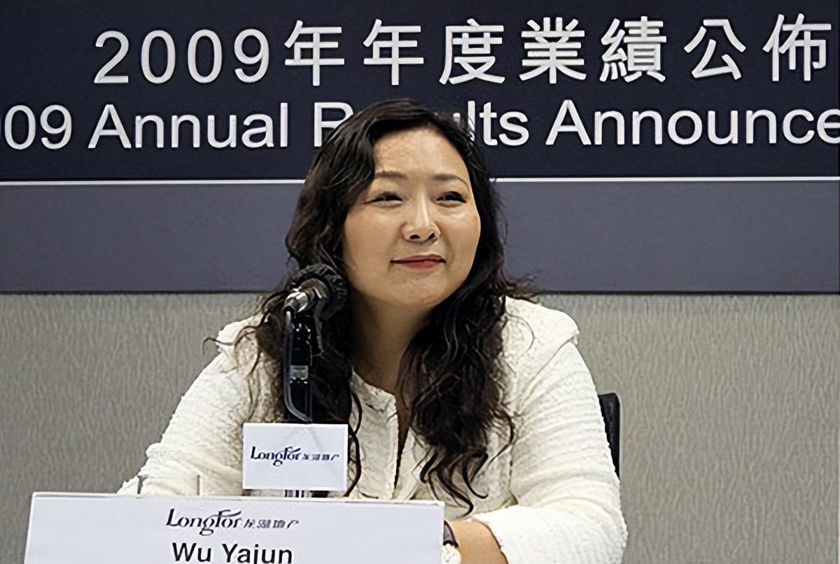 手握11万亩地皮，银行存七百多亿，她才是我国隐形“地产女首富”