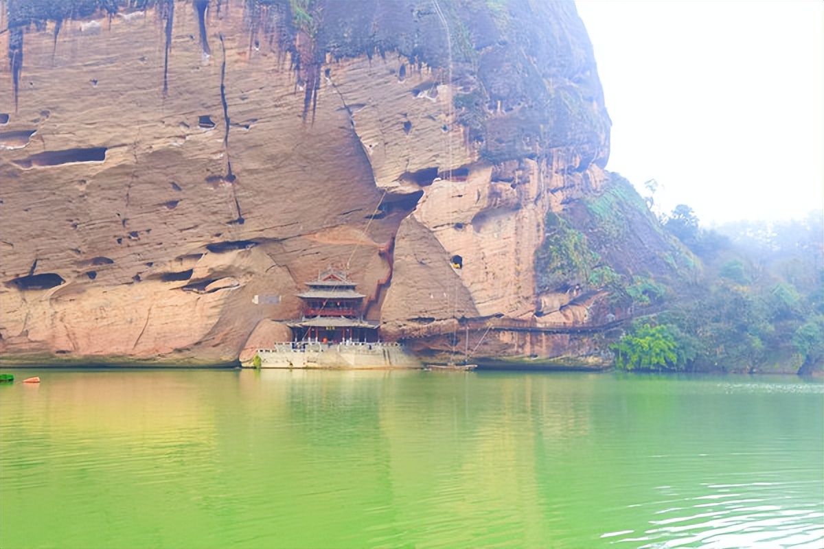 问道龙虎山，观“天下三绝”，“道教第一山”碧水丹霞入画来