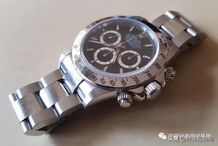 橡胶表带会越戴越松,金属表带3节松4节紧