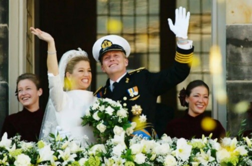 荷兰王后红毯裙,荷兰王后穿格子斗篷