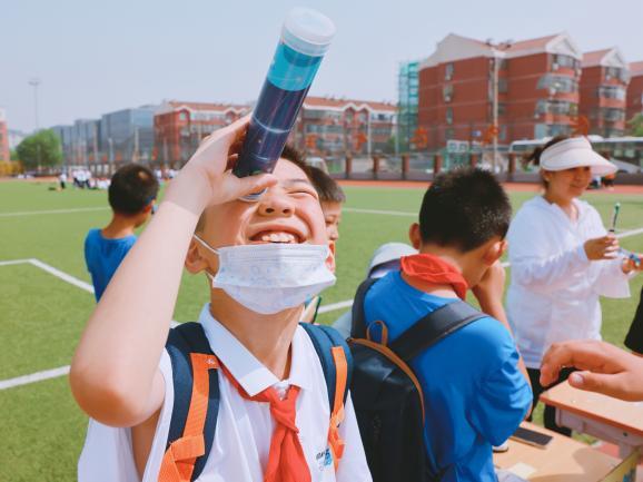 首师大育新华电附中小学部科技节隆重举行