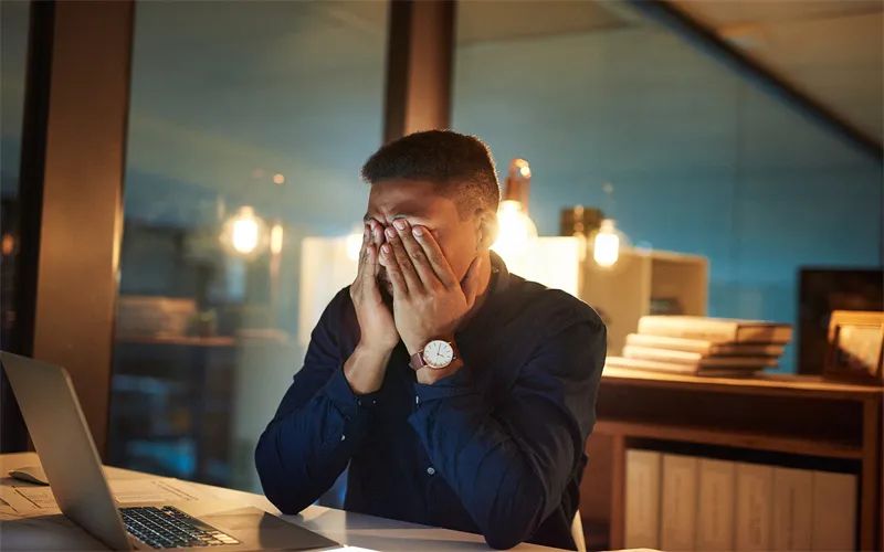 当一个男人陷入绝望怎么办,男人在困境中怎么面对