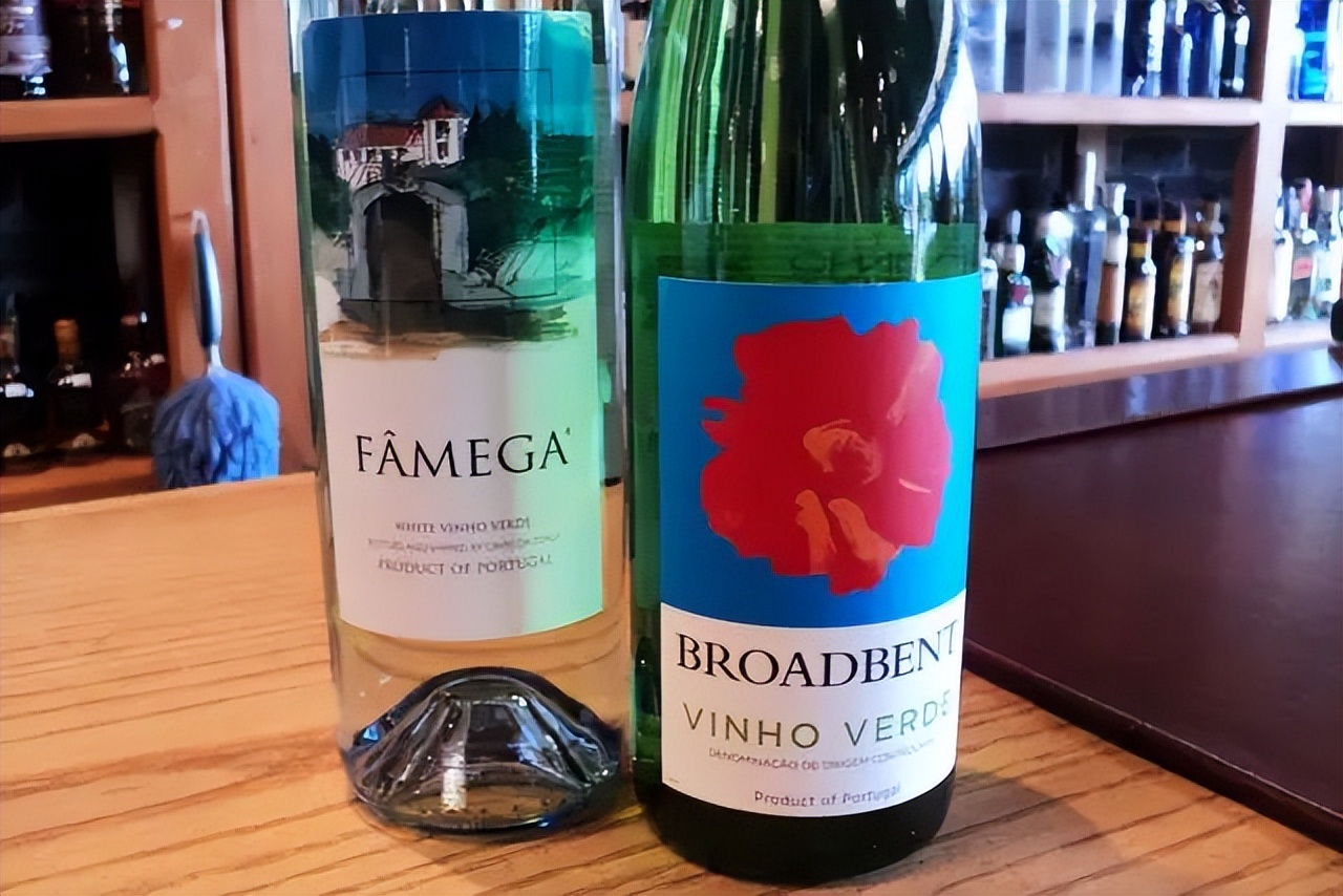 白酒红酒黑酒区别,白酒红酒酱油酒区别对比