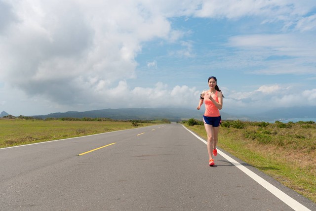 翻越障碍物极限挑战,攀登高山极限挑战
