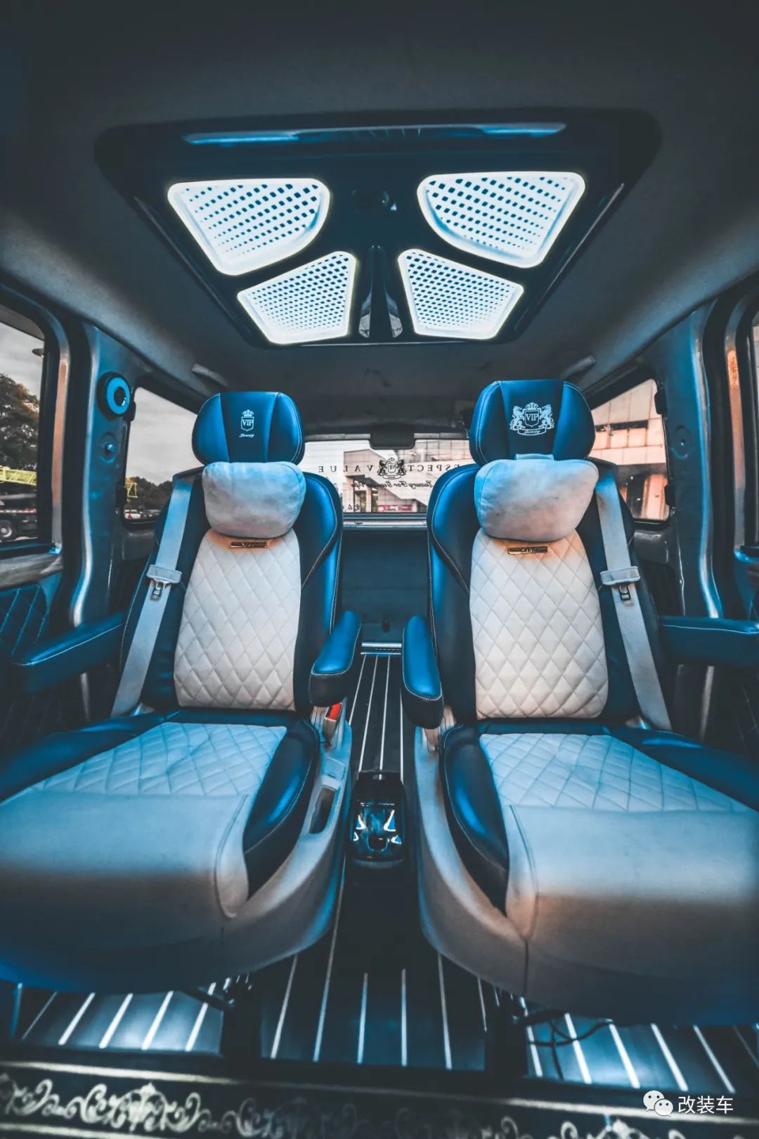 五菱荣光v七座变四座,五菱荣光v新款五座