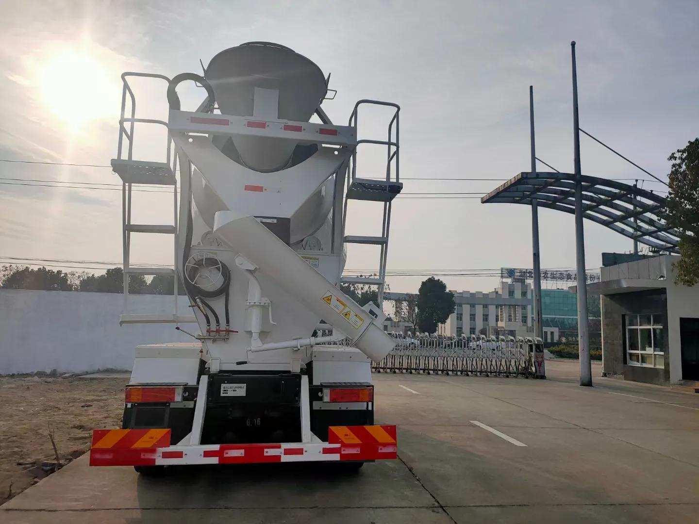 四川9方混凝土搅拌车,万山8轴运输车