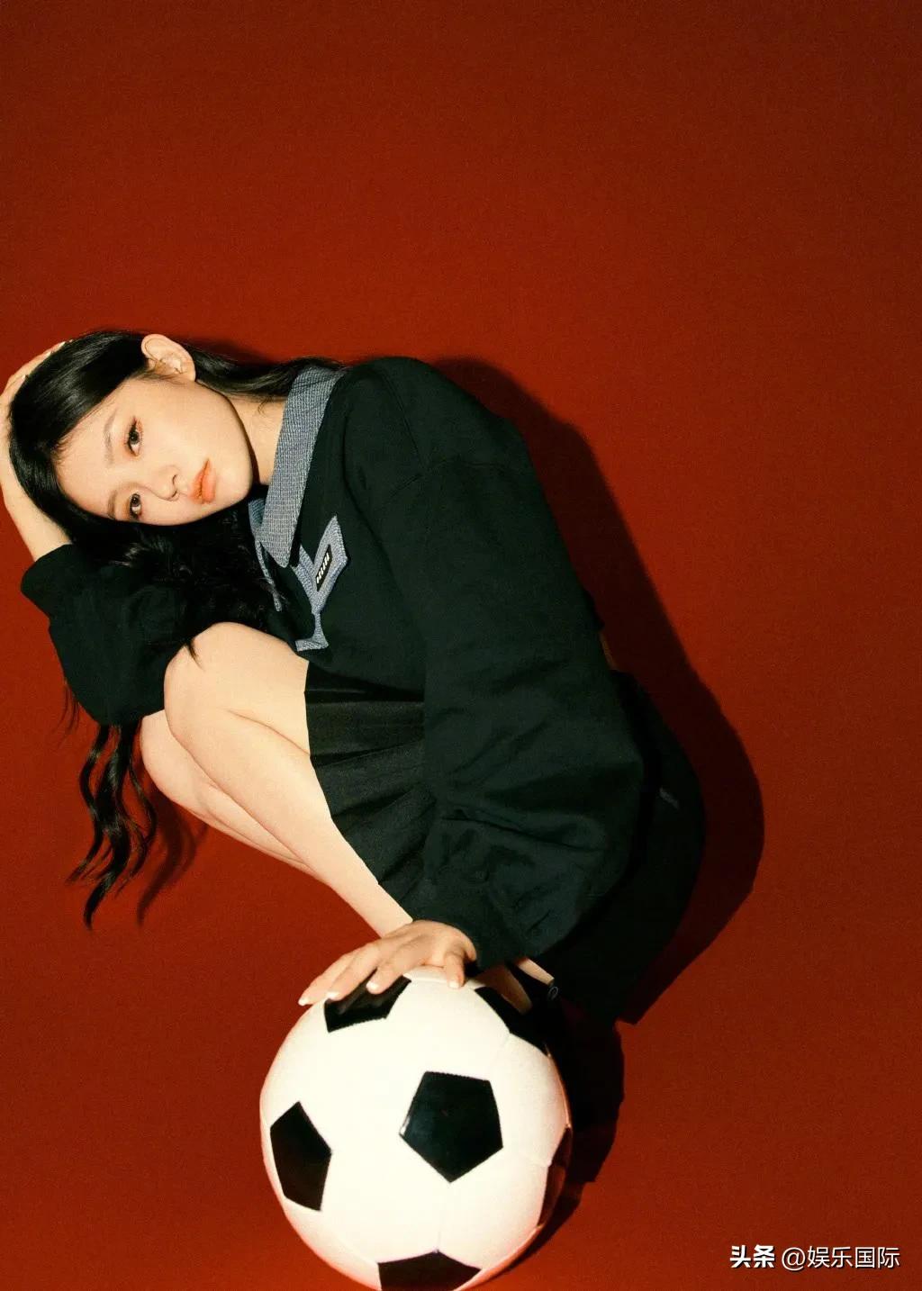 林允抱着白敬亭,林允抱人