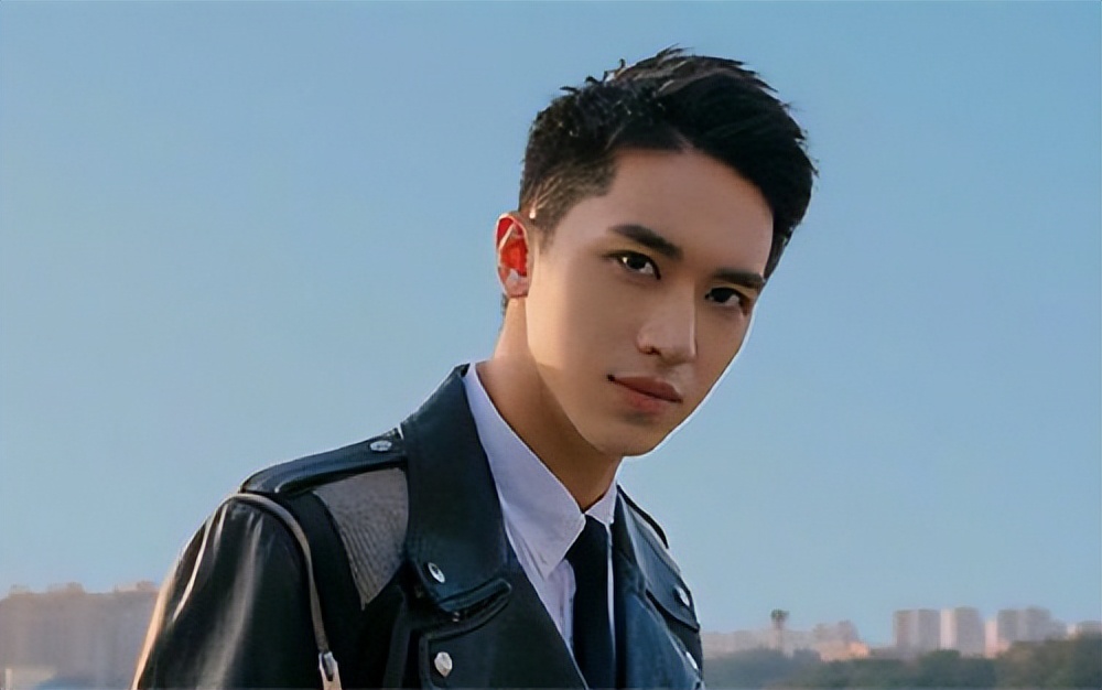 许魏洲晒结婚证官宣结婚,许魏洲回应结婚感谢大家的祝福