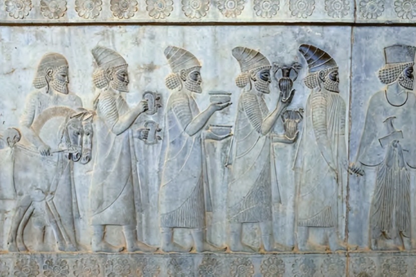 最早的玻璃是怎么被发现的,玻璃是什么时候传入古希腊