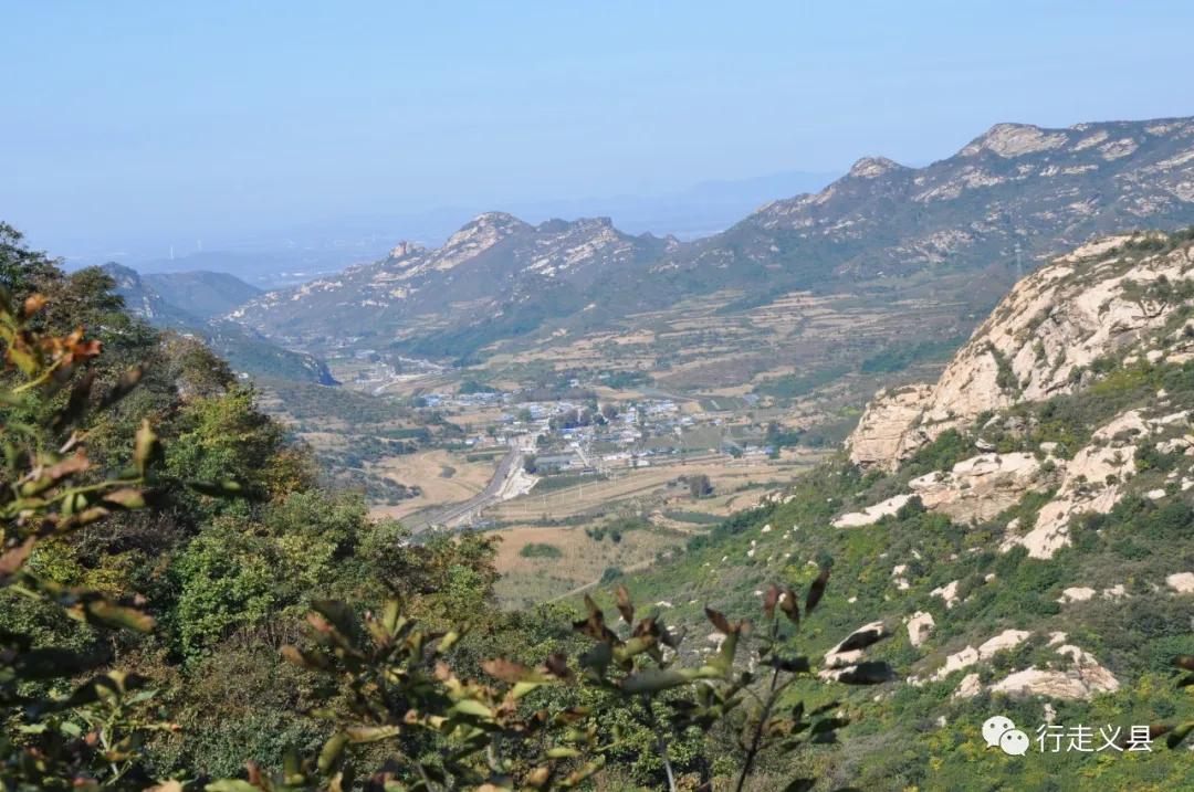 金秋十月看万山红遍层林尽染,金秋十月看红叶的诗句