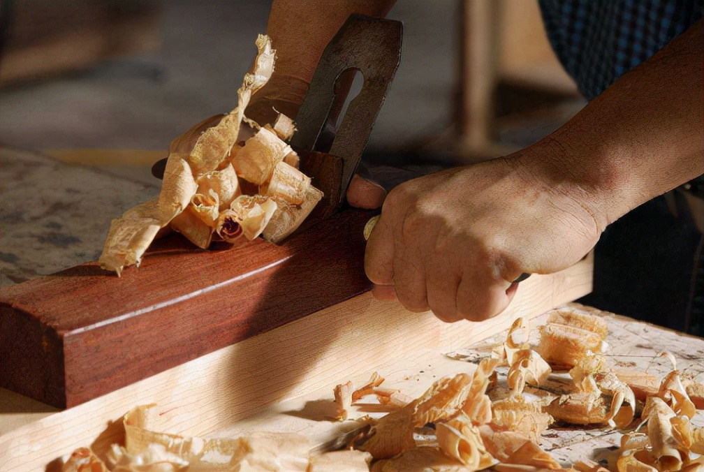 曾被视为“座上宾”，如今依旧吃香的4种手艺人，年轻人却不愿学