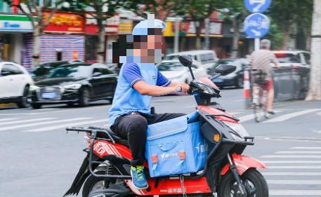 高校女厕见不得光的“高薪兼职”，撕碎了多少女大学生的遮羞布