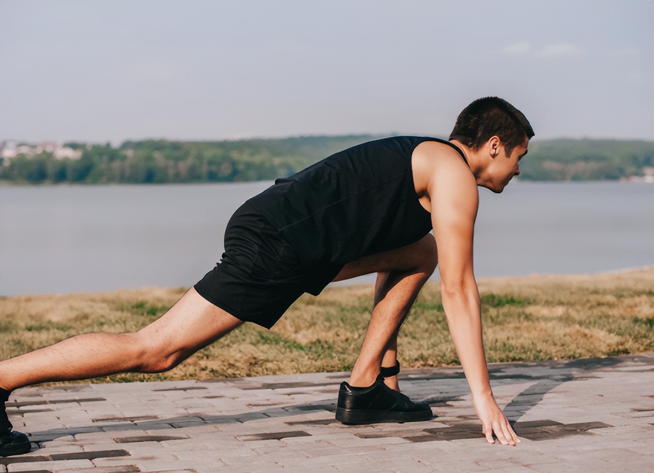 40岁男性毛发变白,40岁男性全身毛发变白是什么原因