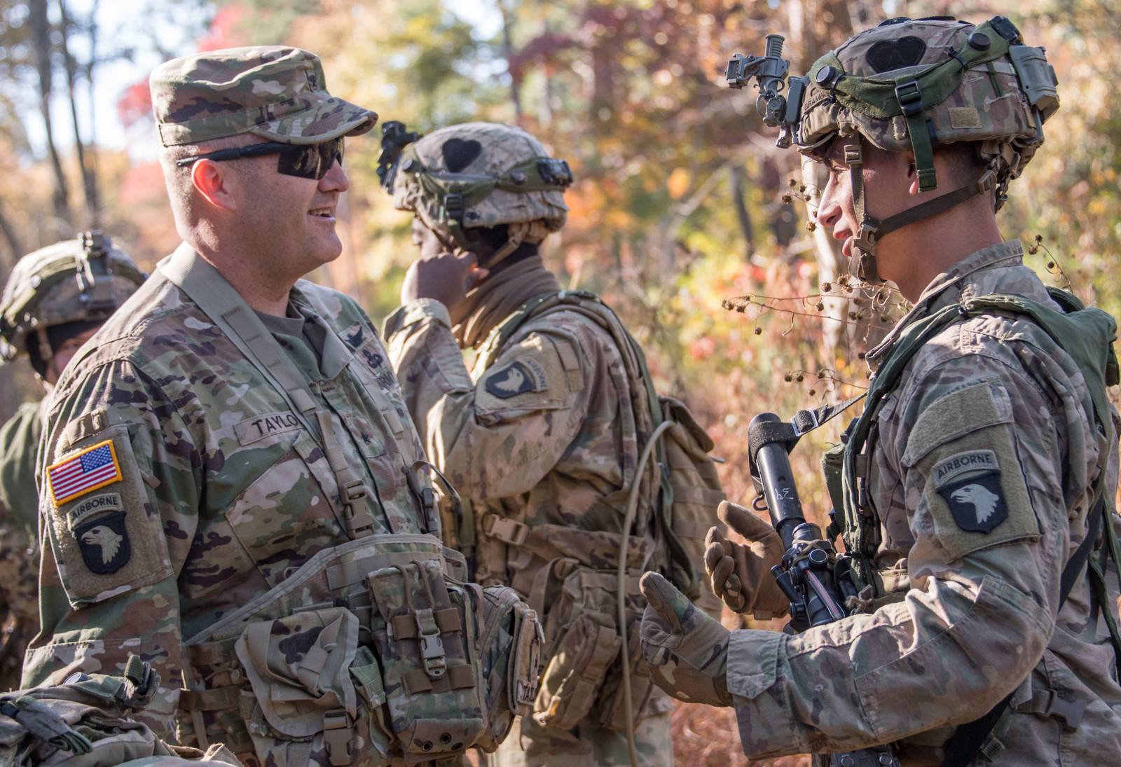 2月10日,台媒曝台军导弹零件网购自大陆某宝;马英九遭死亡威胁