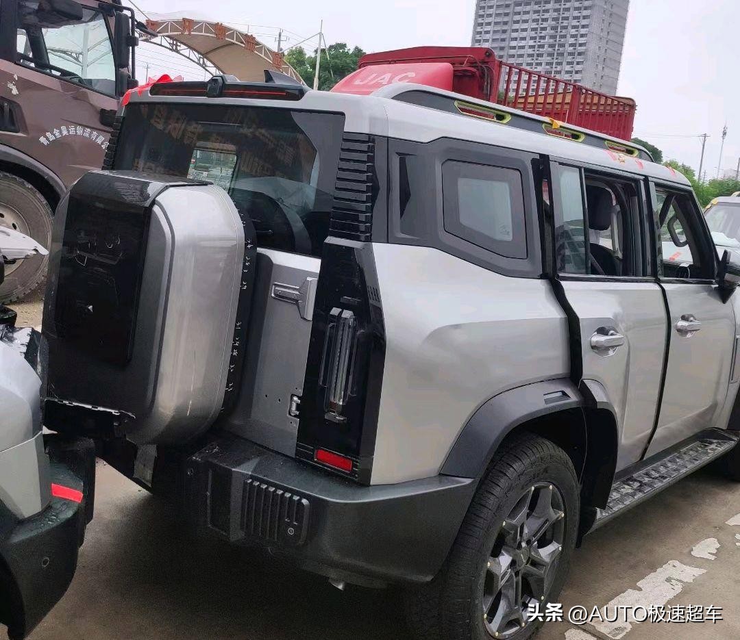 捷途旅行者vs路虎卫士110,国产卫士捷途旅行者配置