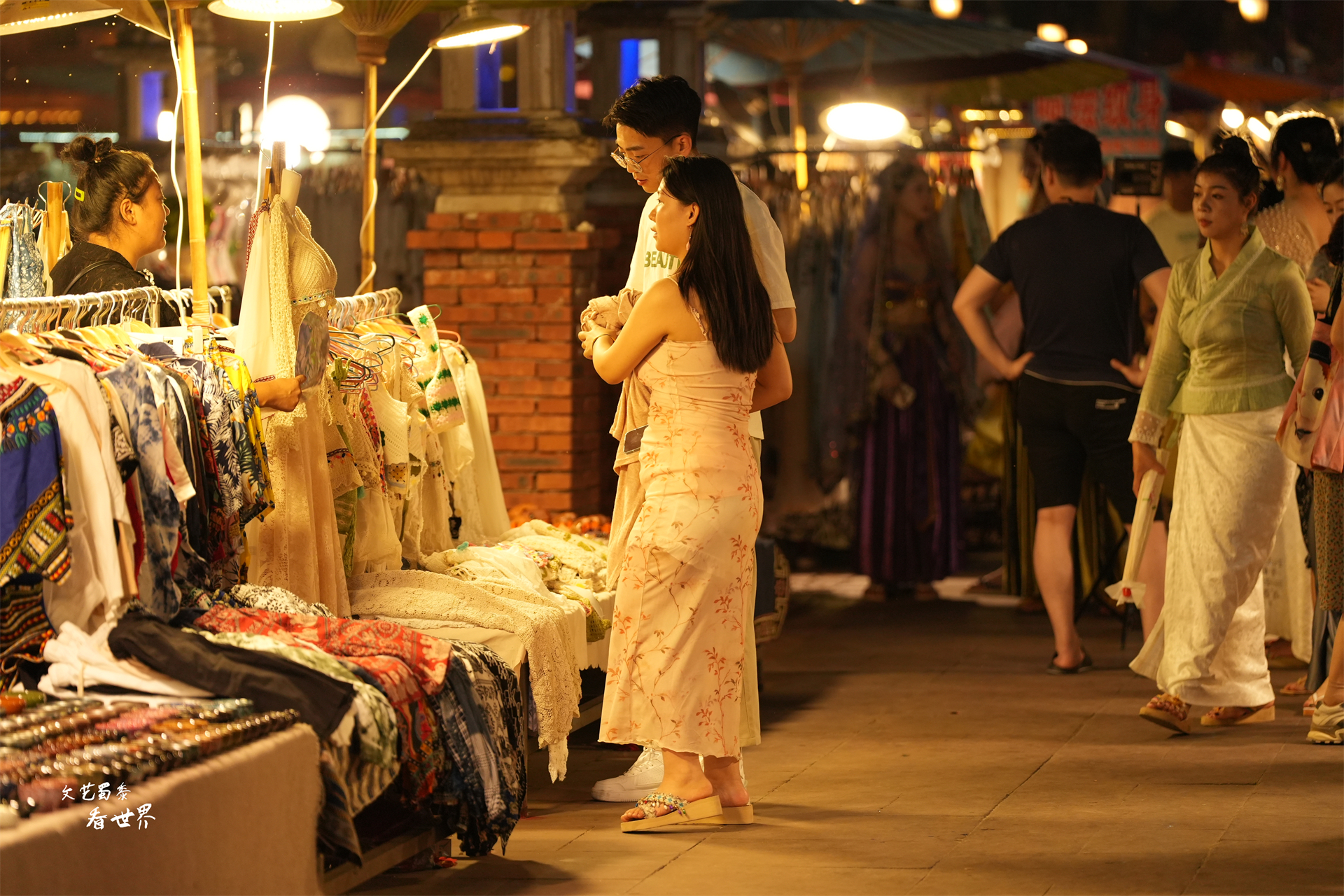 星光夜市艺术旅拍,西双版纳星光夜市拍照攻略