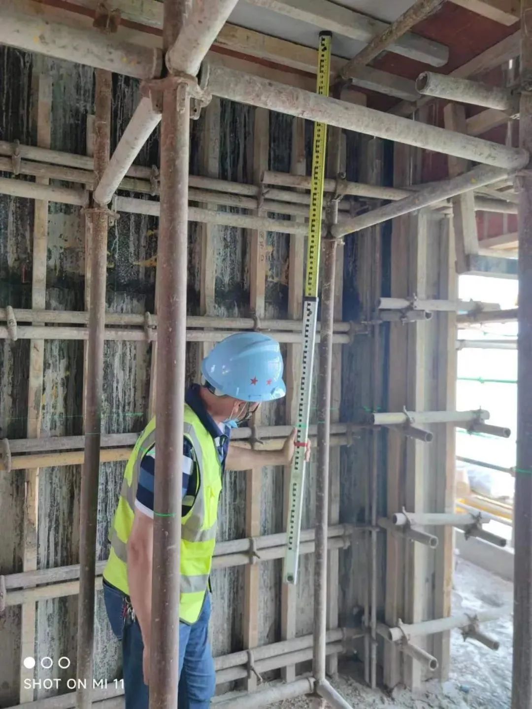 混凝土板厚平整度怎么控制,混凝土板厚允许偏差最新