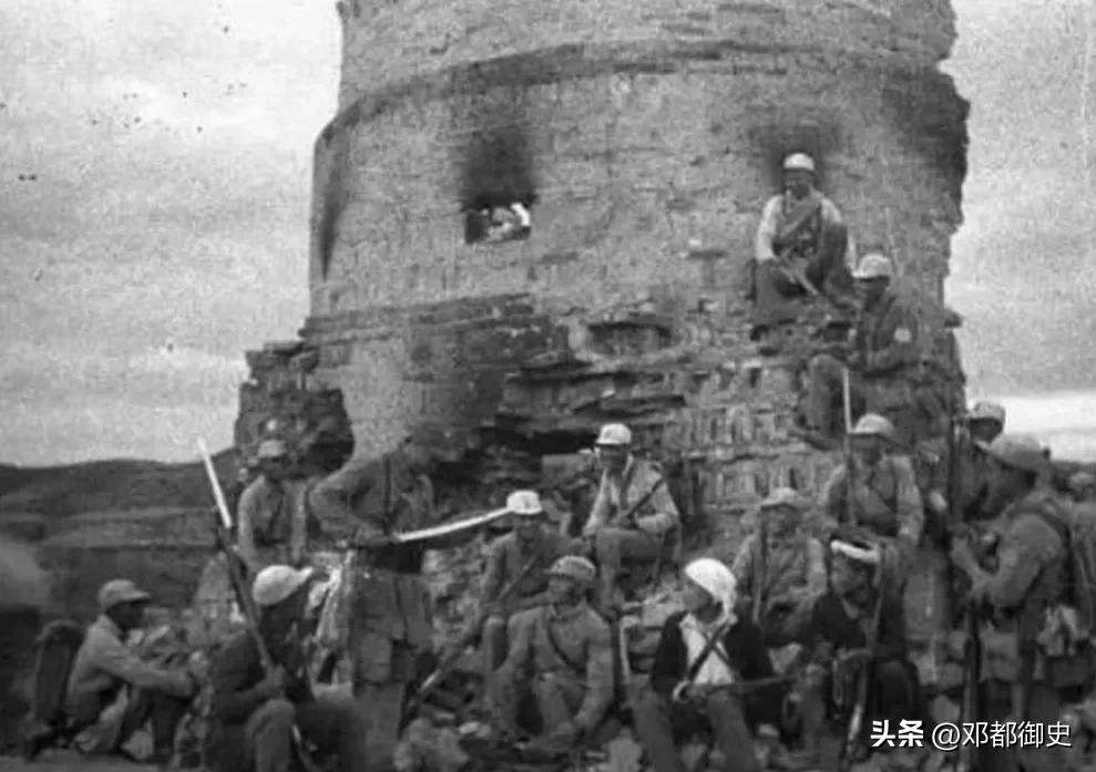 日军当着国军的面杀俘虏,日军侵华兽行