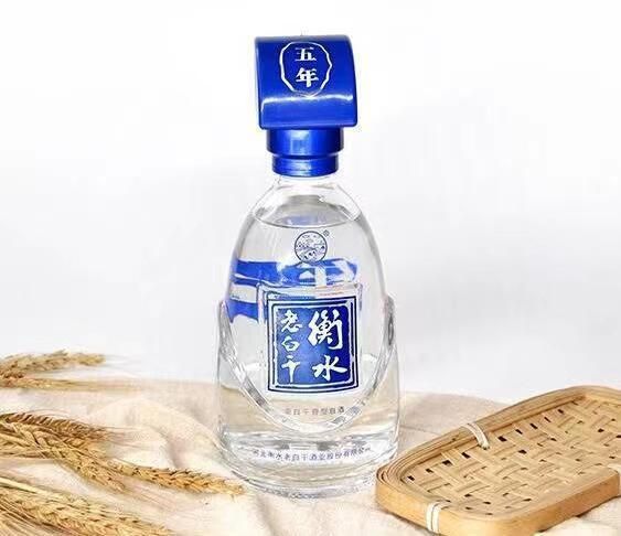 高粱酿酒一斤高粱能出多少酒水,100斤高粱能酿多少酒是怎么一回事