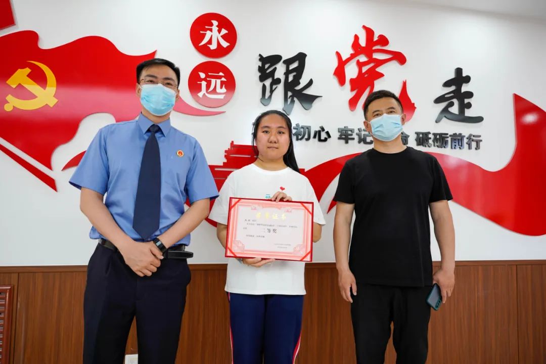 我眼中的法治中国作文,我眼中的法治副校长作文