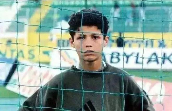 克里斯蒂亚诺罗纳尔多简称c罗,c罗克里斯蒂亚诺罗纳尔多全称