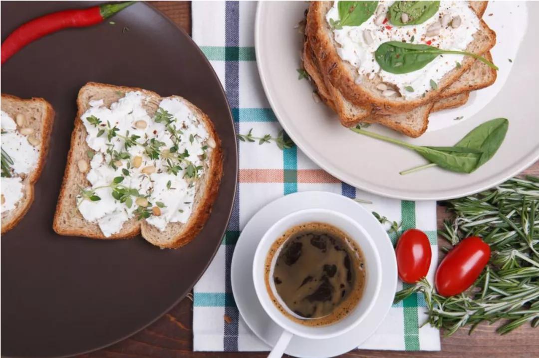 抹在面包上的酱有什么,可以抹在面包上的酱都有什么