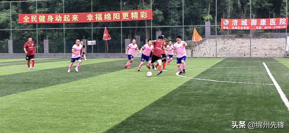 强身健体篮球训练,以球会友足球比赛