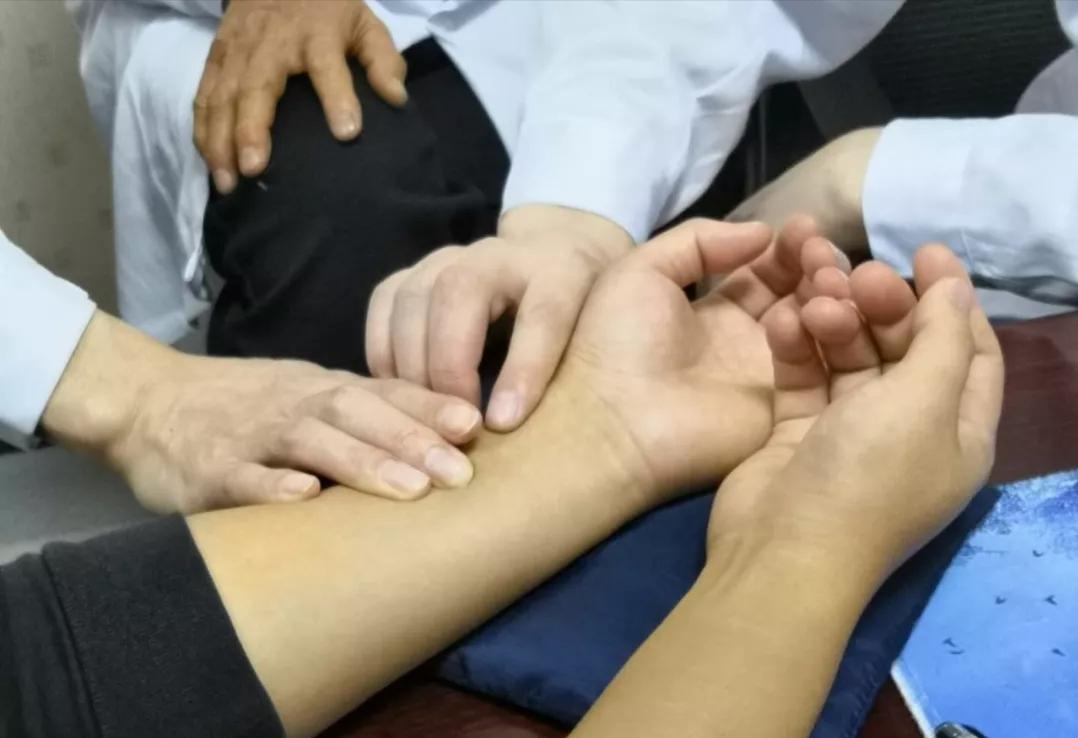 体检检查出前列腺钙化该怎么治疗,前列腺钙化灶22岁需要治疗吗