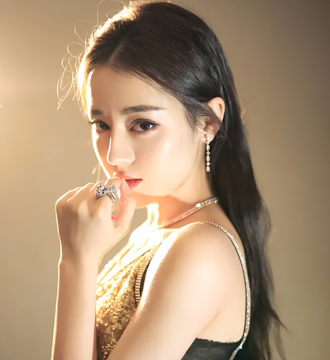 把戏子捧上天，四年赔光63亿，华谊兄弟大裁员背后，是娱圈的悲哀