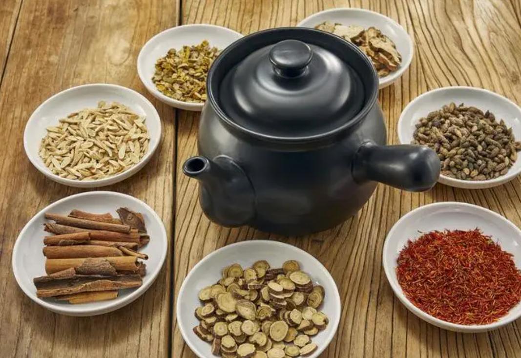 从《伤寒杂病论》中治疗肾病的经方诠释中药四气五味理论