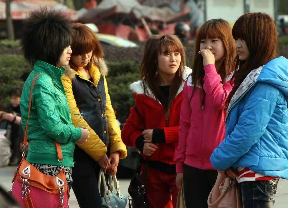 “玩不起房和车，只能玩头发”：曾经的“杀马特少年”去哪儿了？