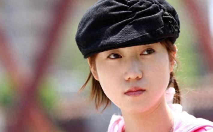 “网红模特”*筱雨张**,出道一年拍21套人体写真,现38岁仍单身未婚