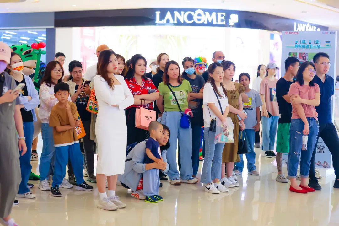 皮尔卡丹中山装走秀,皮尔卡丹时装秀完整版