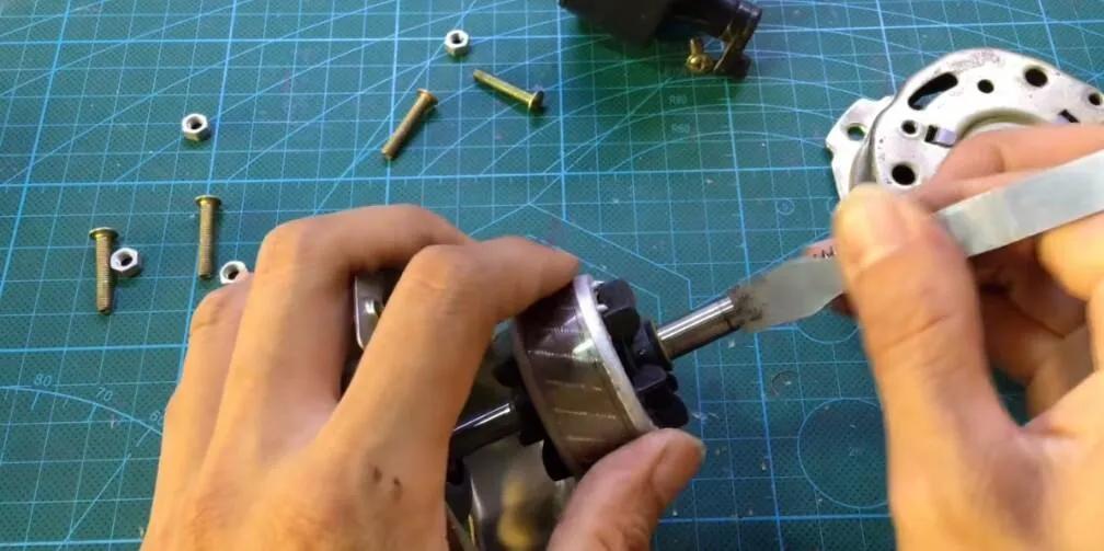 电风扇转速慢启动无力是什么原因,电风扇转不动或转速慢怎么办