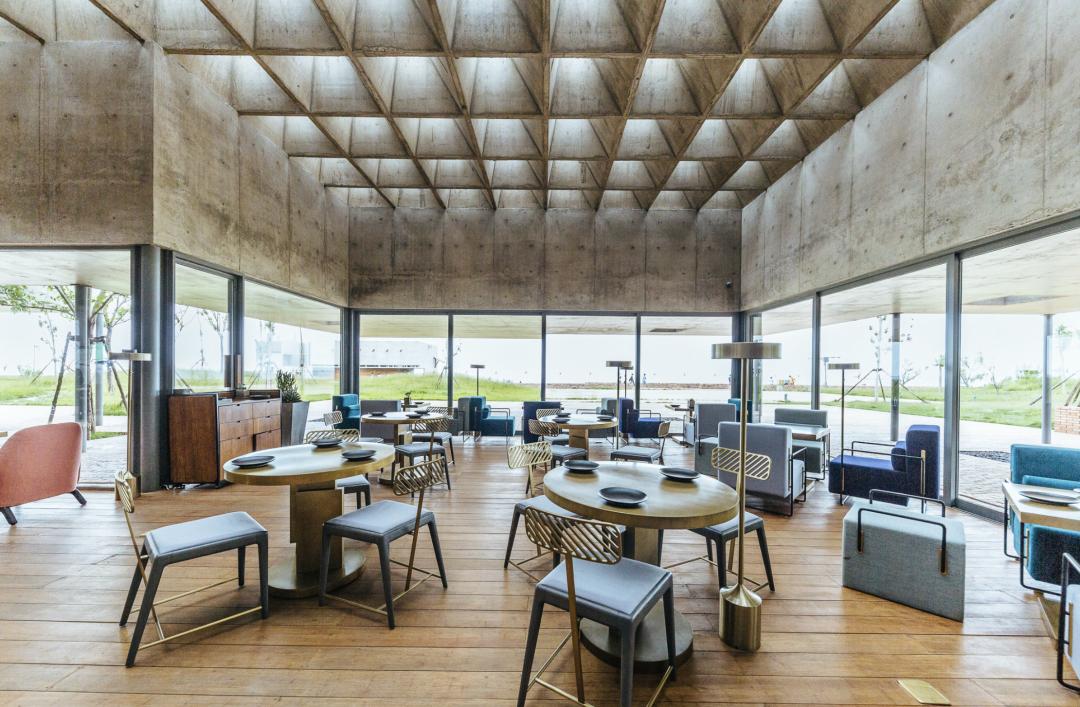 三亚沙滩和碧海蓝天,三亚有清澈的海水和美丽的沙滩