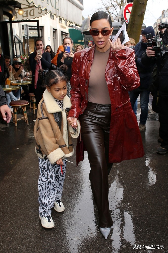 坎耶维斯特和他老婆穿搭,坎耶维斯特妻子亮相巴黎