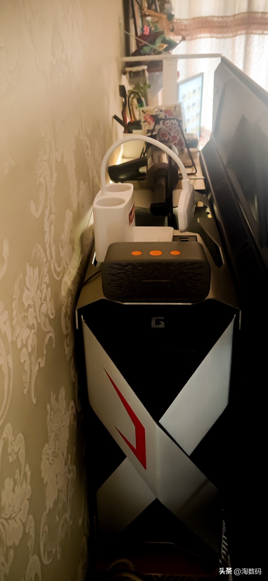 双主机双屏视频接口不够用？￥29块钱DP1.4一转二分线器晒单简评