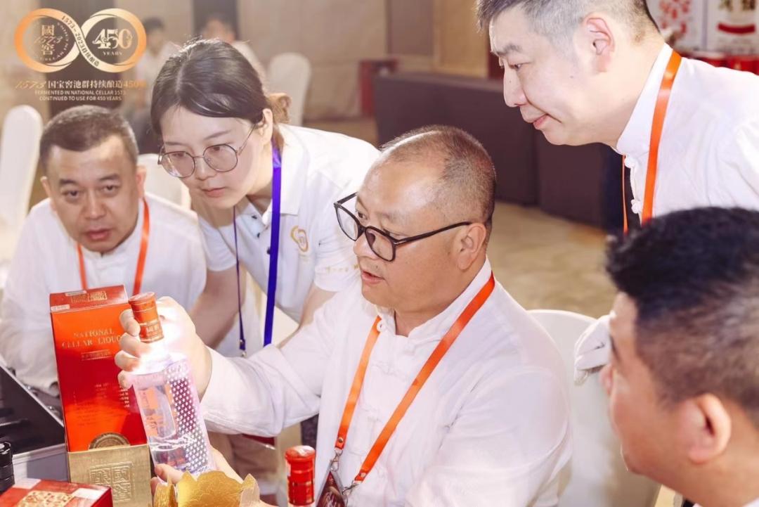 泸州系列的陈年老窖,泸州老窖8年陈坛窖藏浓香型52度