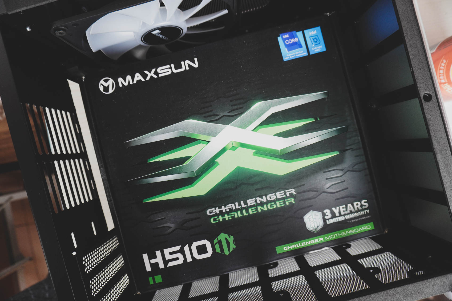 桌面空间太小怎么改造,台式机机箱越来越小