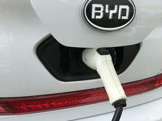 比亚迪油电混合汽车哪款最好,比亚迪宋plusdmi油电混合介绍