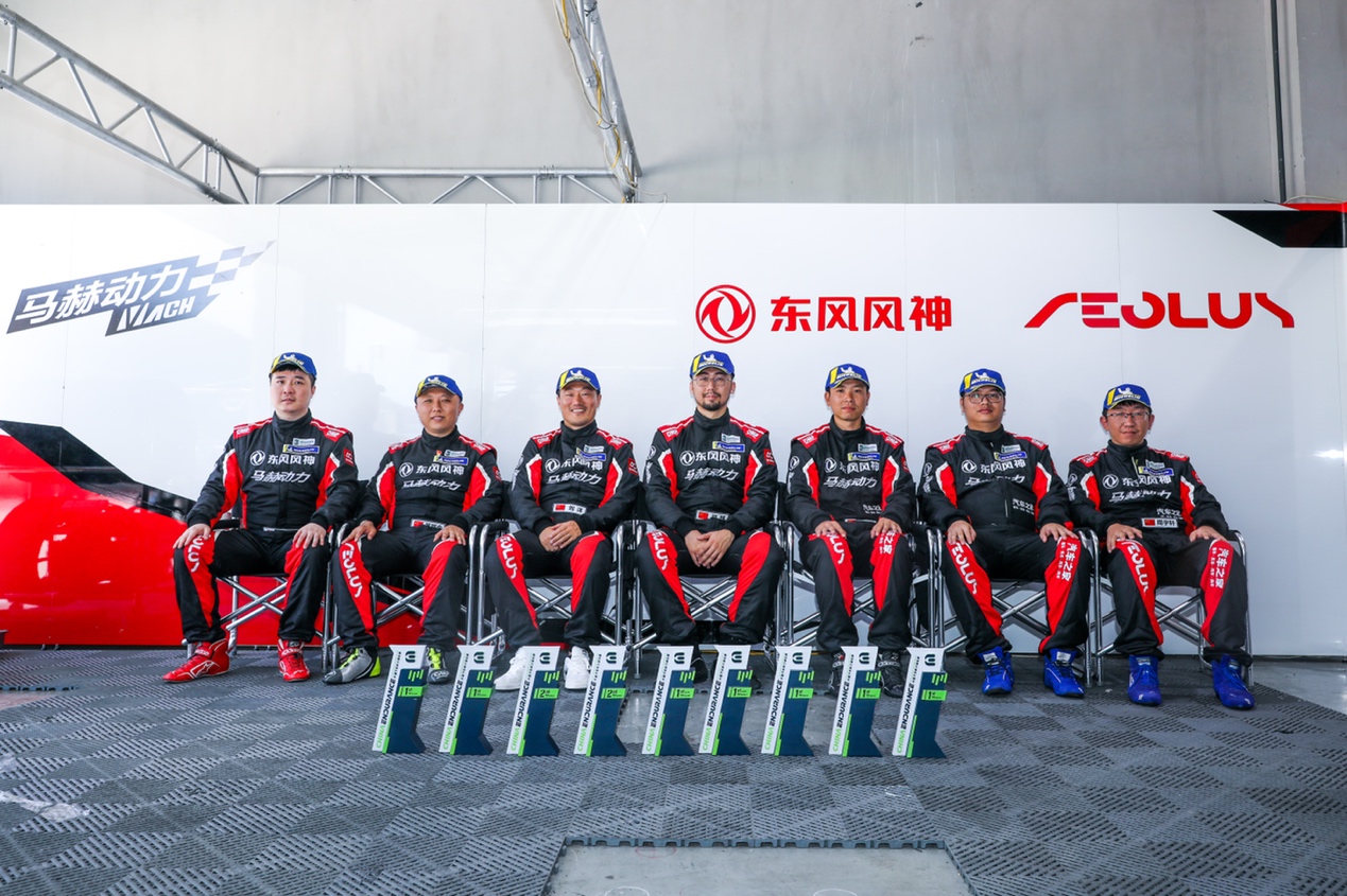 CEC耐力赛首秀，奕炫家族“赛道双雄”勇夺中国CEC双料冠军