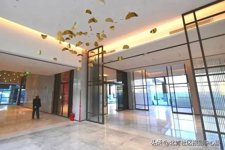 实景图亮相！副中心首个演艺特色酒店即将迎客：含梦幻剧场、游泳池、书吧……