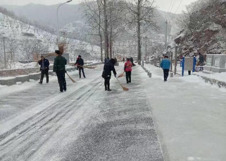 铲冰除雪青年文明号在行动,铲冰除雪鏖战特大桥