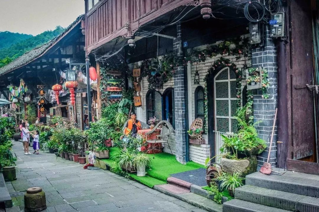 拜水都江堰问道青城山是诗词吗,拜水都江堰问道青城山完整版